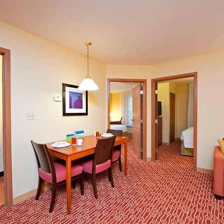 Towneplace Suites By Marriott Bloomington Exterior photo